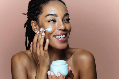 Nawilżanie cery. Dlaczego jest takie ważne?