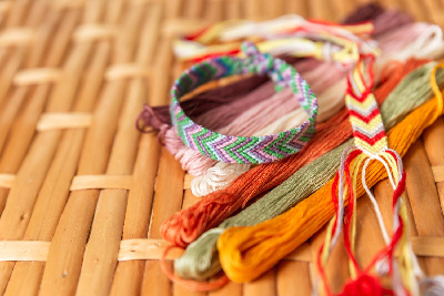 Bransoletka pleciona - jak zrobić?